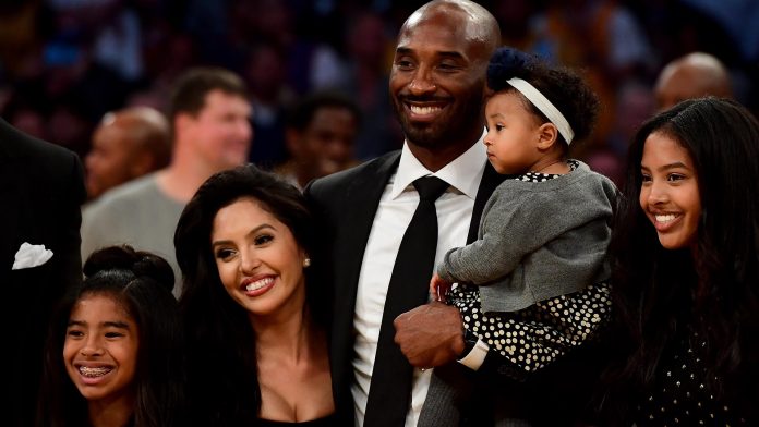 Golden State Warriors v Los Angeles Lakers