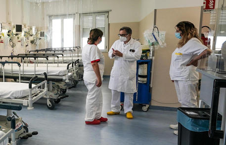 Un momento della presentazione del nuovo Pronto Soccorso dell'Ospedale Martini con i medici ed gli infermieri, Torino, 16 luglio 2021. 
ANSA/TINO ROMANO