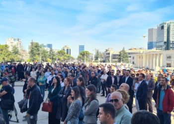 Pamje nga protesta e akademikëve më 5 tetor, tek Korpusi i Universitetit Politeknik të Tiranës