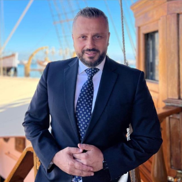 Në foto: Erlis Hereni, administrator i “Albanian Seaports Development Company”