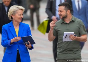 Presidentja e Komisionit të BE-së von der Leyen dhe presidenti ukrainas Volodymyr Selenskyj në shtator 2022 në Kiev