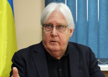Koordinatori për Ndihmë Emergjente i OKB-së, Martin Griffiths, gjatë një vizite në Kiev të Ukrainës më 15 dhjetor 2022