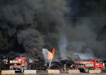 HATAY, TURKIYE - FEBRUARY 09: Fire trucks continue works to extinguish a major fire that broke out at the internationaI Iskenderun Port in southern province of Hatay, Turkiye after 7.7 and 7.6 magnitude the earthquakes on February 09, 2023. Early Monday morning, a strong 7.7 earthquake, centered in the Pazarcik district, jolted Kahramanmaras and strongly shook several provinces, including Gaziantep, Kahramanmaras, Diyarbakir, Adana, Adiyaman, Malatya, Osmaniye, Hatay, and Kilis. Later, at 13.24 p.m. (1024GMT), a 7.6 magnitude quake centered in Kahramanmaras' Elbistan district struck the region. Turkiye declared 7 days of national mourning after deadly earthquakes in southern provinces. (Photo by Sezgin Pancar/Anadolu Agency via Getty Images)