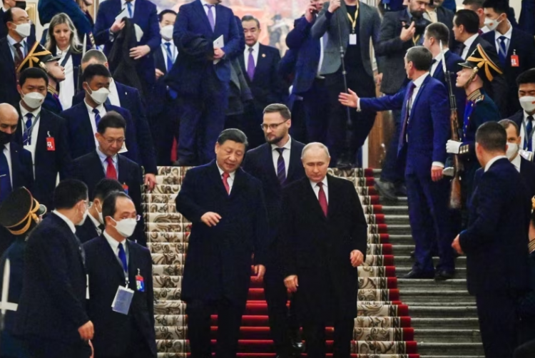 Presidenti kinez, Xi Jinping dhe presidenti rus, Vladimir Putin në ndërtesën e Kremlinit. 21 mars 2023.