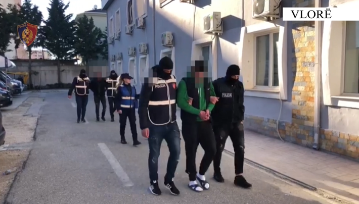 Sekuestrohen 260 kg kanabis sativa në Vlorë, 4 të arrestuar, 5 në kërkim/ EMRAT