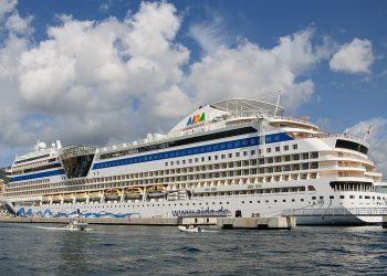 Le navire de croisière AIDAblu dans le port d'Ajaccio, Haute-Corse, France