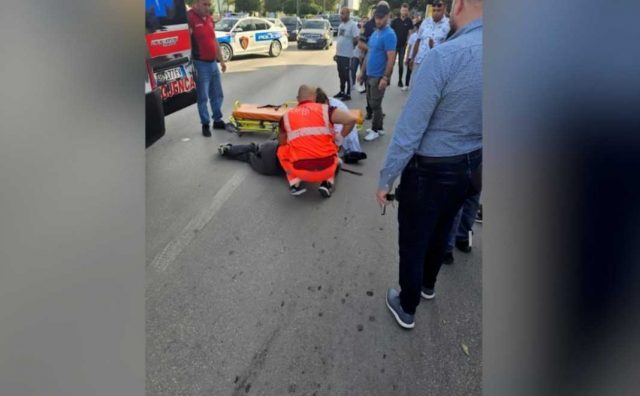 U përplas nga makina në Korçë, vdes në dyert e Traumës i moshuari – EMRI