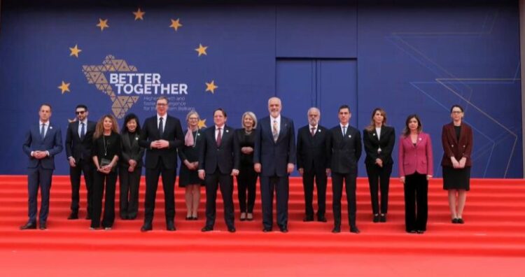 Foto familjare e samitit BE – Ballkani Perëndimor, Soros pjesë e saj