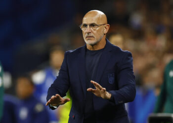 Soccer Football - Euro 2024 - Group B - Spain v Italy - Arena AufSchalke, Gelsenkirchen, Germany - June 20, 2024 Spain coach Luis de la Fuente REUTERS/Leon Kuegeler