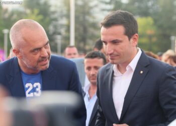 Kryeministri Edi Rama dhe Kandidati i PS per Bashkine e Tiranes, Erion Veliaj, gjate mitingut permbylles te fushates se Aleances per Shqiperine Europiane, ASHE, ne sheshin “Nene Tereza”, per zgjedhjet lokale te 21 qershorit.	/r/n/r/nPrime Minister Edi Rama and Candidate of Socialist Party for mayor of Tirana, Erion Veliaj, during the closing campaign of Aliance for the European Albania, AEA, in the square "Mother Teresa", for local elections on 21 June.