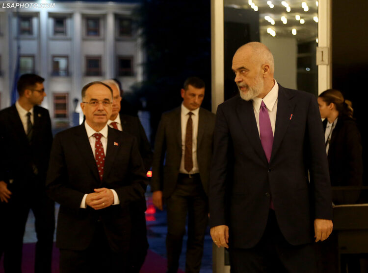 Kryeministri Edi Rama dhe presidenti i Republikes, Bajram Begaj duke hyre ne ambientet e Pallatit te Kongreseve, ku u mbajt Samiti i Diaspores 2023. Kjo eshte hera e trete qe mbahet ky Samit, ndersa ka mbledhur figura te rendesishme shqiptare nga i gjithe rajoni dhe me gjere. Gjate tij, figurat kryesore politike shqiptare kane bere thirrje per perfshirje te diaspores ne proceset politike./r/n/r/nPrime Minister Edi Rama and the President of the Republic, Bajram Begaj entering the premises of the Palace of Congresses, where the 2023 Diaspora Summit was held. This is the third time that this Summit has been held, while it has gathered important Albanian figures from the whole region and beyond. During it, the main Albanian political figures have called for the inclusion of the diaspora in the political processes.