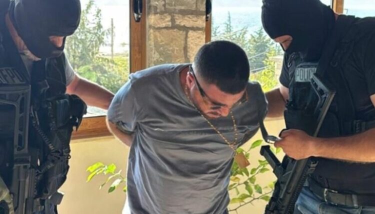 Momenti i arrestimit të Flodian Plakut