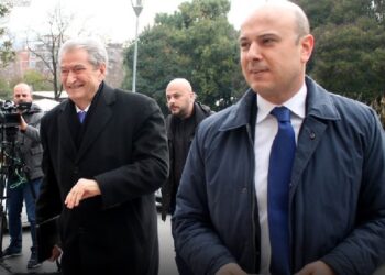 Në foto: Ish-kryeministri Sali Berisha dhe Jamarbër Malltezi