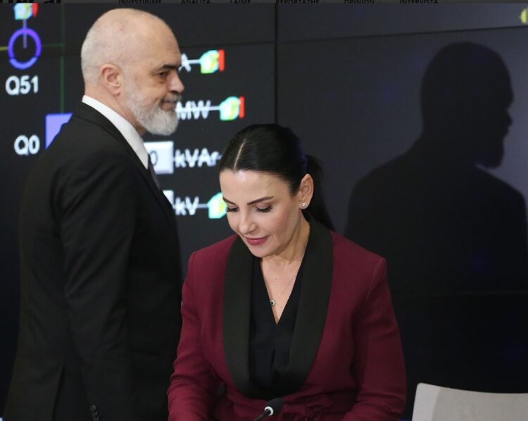 Në foto: Kryeministri Edi Rama dhe zëvendësja e tij, Balluku