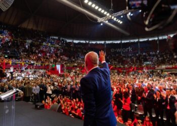 Kryeministri Edi Rama gjatë takimi me diasporën në Milano