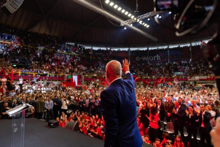 Kryeministri Edi Rama gjatë takimi me diasporën në Milano