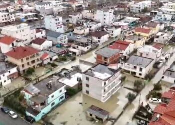 Në foto: Pamje nga përmbytja në zonën e ish-Kënetës, Durrës
