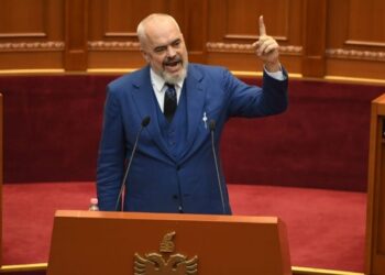 Në foto: Kryeministri Edi Rama, duke folur në Parlament