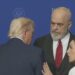 Momenti kur Edi Rama dhe Vjosa Osmani diskutojnë për pak sekonda me Donald Trump