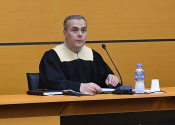 Anetaret e KPA, Luan Daci, Ardian Hajdari, Sokol Como, gjate nje seance per Gjyqtaren se Gjykates se Tiranes, Regleta Panajoti, ne Kolegjin e Posacem te Apelimit, KPA, pasi Komisioneri Publik ka deklaruar se Panajoti nuk justifikon pasurine. 
Nderkohe ajo mungoi ne seance, por paraqiti doreheqjen nga posti i gjyqtares./r/n/r/nAppeal Chamber members  Luan Daci, Ardian Hajdari, Sokol Como, during a session for the Judge of the Court of Tirana, Regleta Panajoti, at the Appeal Chamber after the Public Commissioner stated that Panajoti does not justify wealth. She was absent from the hearing, but handed her dismissal from the position of judge.