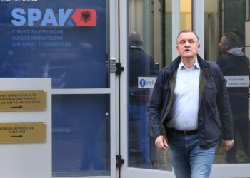 Ish Ministri i shendetesise, Ilir Beqaj duke dale nga ambientet e SPAK, pasi ka permbushur masen e tij te sigurise per "Detyrim Paraqitjeje". Beqaj akuzohet per shperdorim detyre dhe i eshte vendosur masa e sigurise “Detyrim për paraqitje” dhe “Ndalim i daljes jashte shtetit”./r/n/r/nFormer Minister of Health, Ilir Beqaj leaving the premises of SPAK, after fulfilling his security measure for "Compulsory Appearance". Beqaj is accused of dereliction of duty and the security measure "Compulsion to appear" and "Prohibition of leaving the country" has been imposed on him.