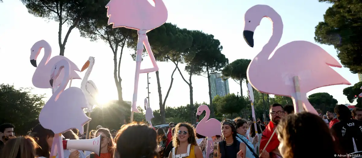 Çfarë po e mban gjallë protestën në Shqipëri 