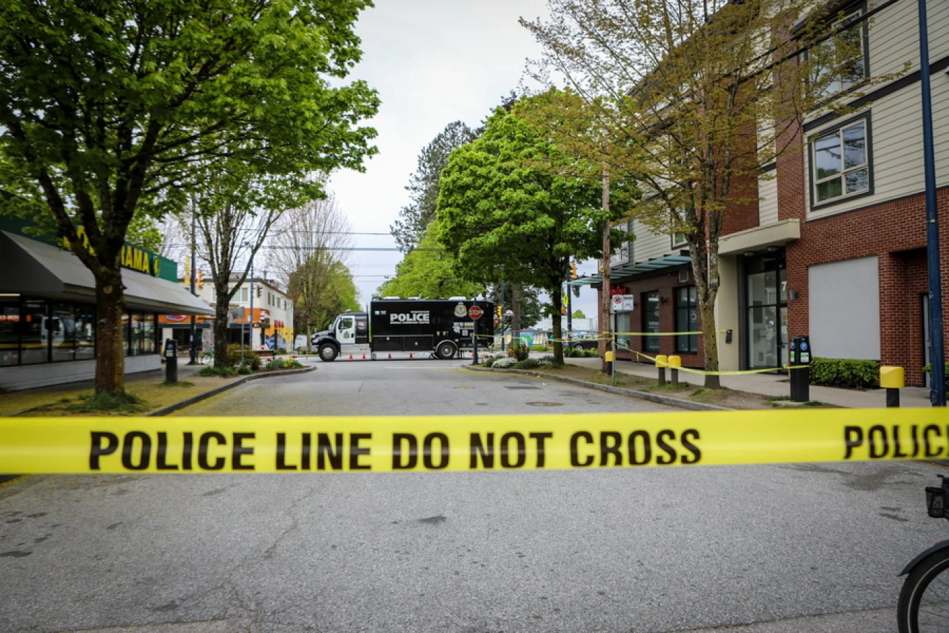Të shtëna me armë zjarri  vriten një oficer policie dhe autori i krimit në Montreal