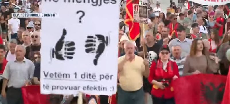 Dita e 47 të e protestës  qytetarët  Rama dil në bulevard  Atdheu nuk është biznes privat 